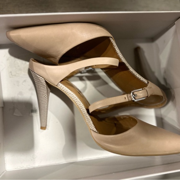 Calvin Klein sandals really classy - Picture 2 of 5